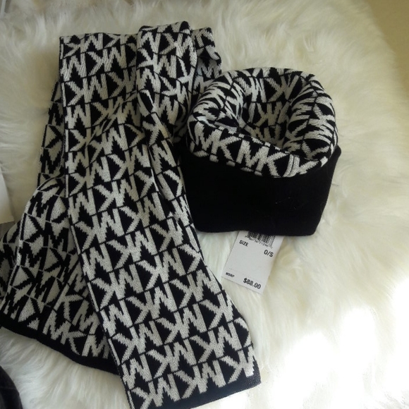 MICHAEL Michael Kors Scarf and Hat Set - Picture 5 of 7
